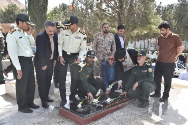 گلزار شهدای خرم آباد گلباران شد