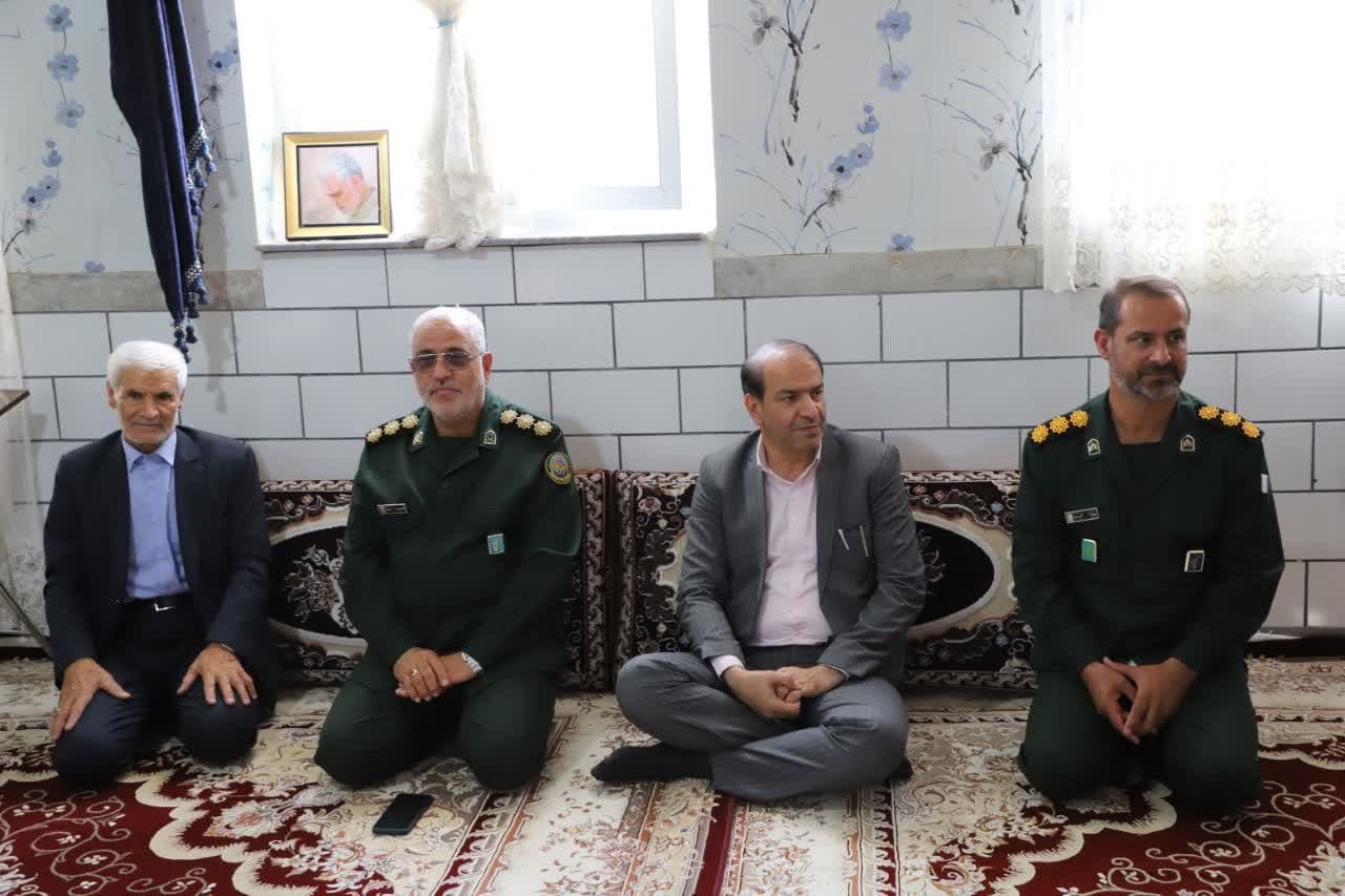 تجلیل از خانواده شهید مدافع حرم محمد مسلمی در چهارم خرداد همزمان با رزمایش رهروان شهدا
