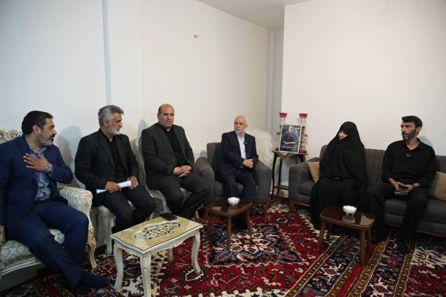 دیدار رییس بنیاد شهید و امور ایثارگران با خانواده شهید معظم «محمد اصل پسندیان»/ تصاویر