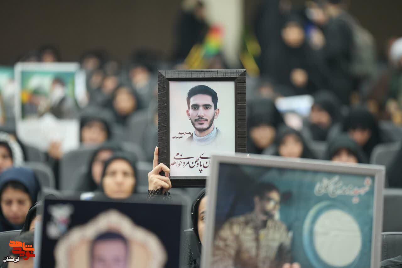 آیین گرامیداشت اربعین ۸۶ شهید والامقام لرستانی در دفاع مقدس ۱۲ روزه برگزار شد