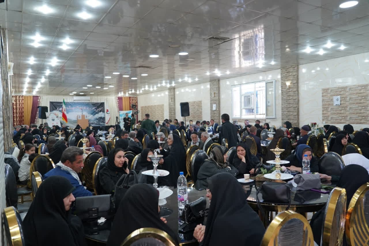 مسئولان از مادران و همسران شهدای تاکستان تجلیل کردند مسئولان از مادران و همسران شهدای تاکستان تجلیل کردند