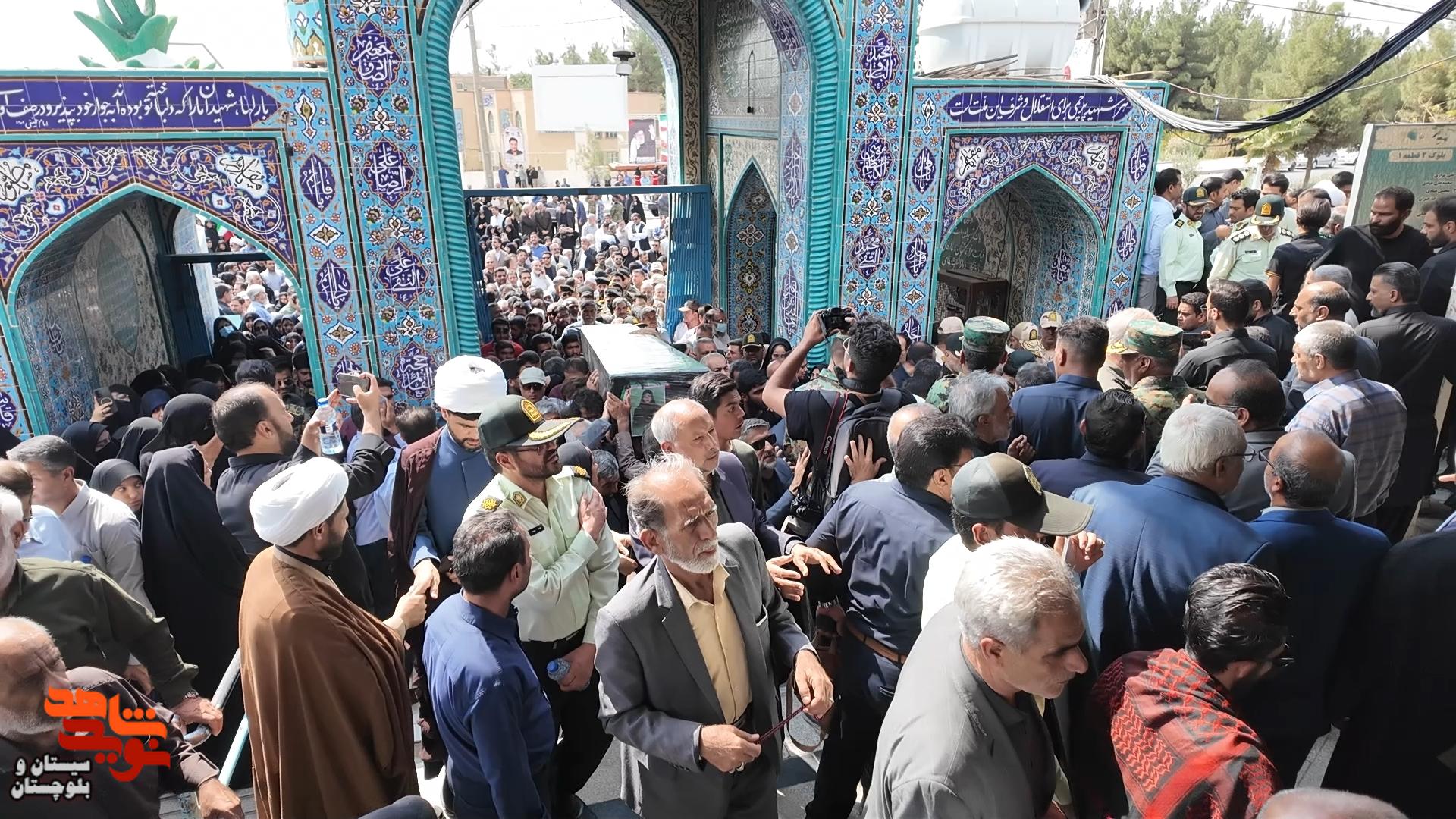 پیکر مطهر شهیده نصرت افتخاری در گلزار شهدای زاهدان آرام گرفت