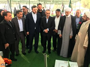 حضور غریب‌آبادی در گلزار شهدای میناب/ پیگیری حقوقی...