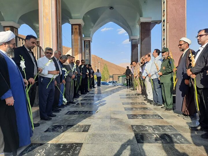 گزارش تصویری/ مراسم میهمانی لاله‌ها به مناسبت هفته دفاع مقدس در مهدی‌شهر