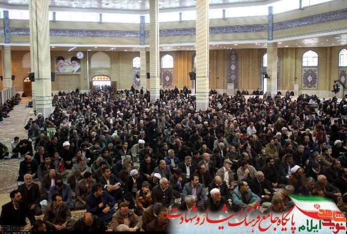 حضور جامعه ایثارگری و مسئولین و کارکنان بنیاد در نماز جمعه بعد از راهپیمایی 22 بهمن 