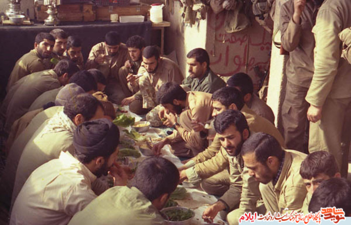 تصاویری از بسیجیان سلحشور در هشت سال دفاع مقدس به عنوان زندگی در جبهه