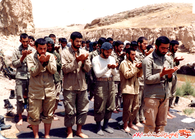 تصاویری از بسیجیان سلحشور در هشت سال دفاع مقدس به عنوان زندگی در جبهه 