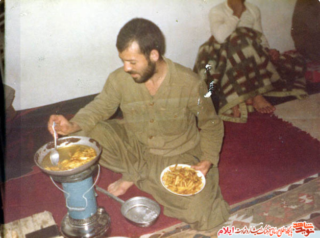 تصاویری از بسیجیان سلحشور در هشت سال دفاع مقدس به عنوان زندگی در جبهه 