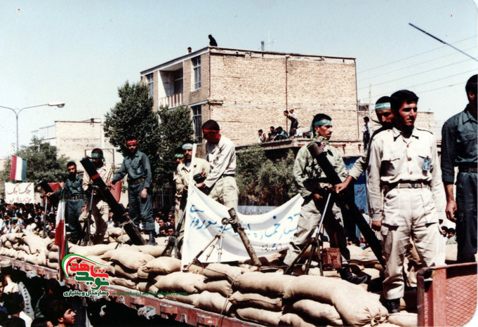 لحظه بازگشت آزادگان چهارمحال و بختیاری به میهن اسلامی 