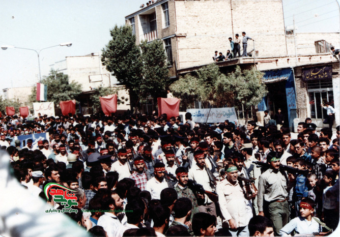 لحظه بازگشت آزادگان چهارمحال و بختیاری به میهن اسلامی 