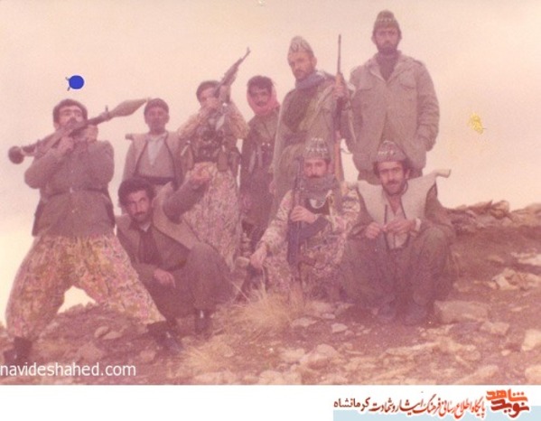 شهید خسرو رمضانی- نفر اول سمت چپ