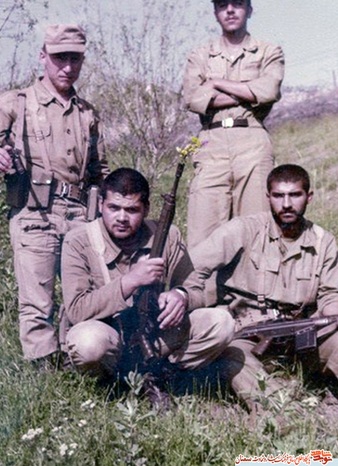 نفر اول نشسته از چپ شهید محمدحسن آذری