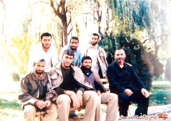 نفر دوم نشسته از چپ سردار شهید کیومرث نوروزی‌فر