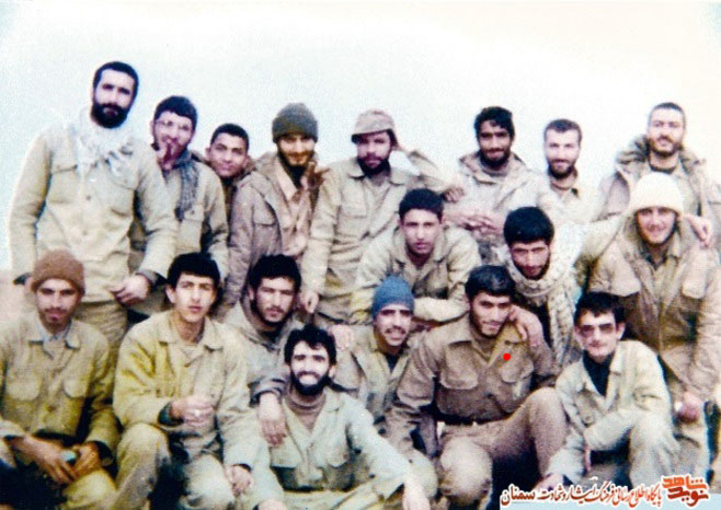 ردیف اول نفر دوم نشسته از راست سردار شهید کیومرث نوروزی‌فر