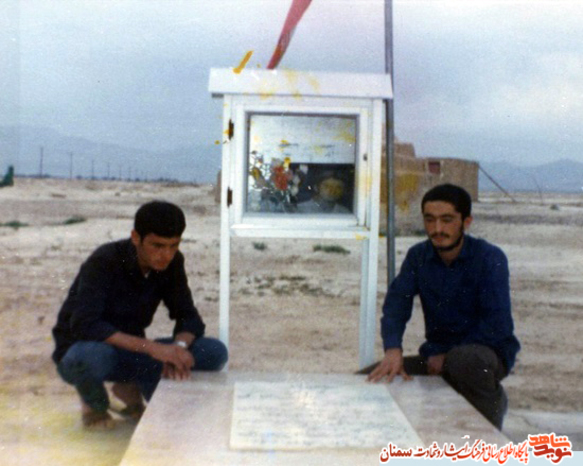نفر سمت راست شهید محمدباقر فرح‌زاد