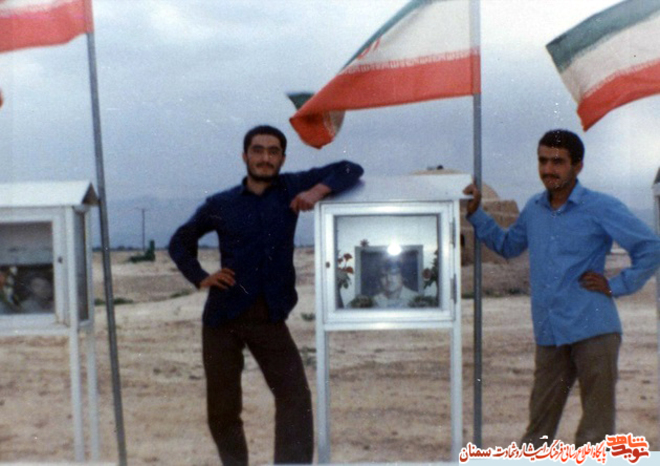 نفر سمت چپ شهید محمدباقر فرح‌زاد