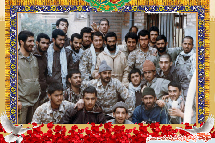 نفر اول نشسته از راست شهید حسن صیدی