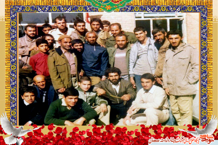 نفر اول نشسته از راست شهید حسن صیدی