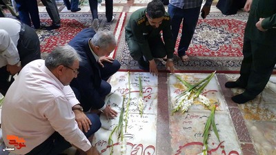 آیین میهمانی لاله‌ها در هفته دفاع مقدس- پنجم مهرماه ۱۴۰۳ گلزار شهدای امامزاده یحیی(ع) شهرستان سمنان