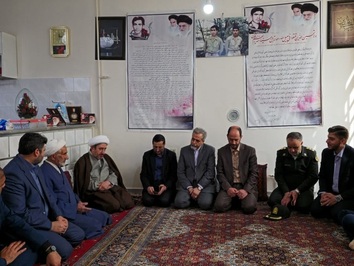 دیدار حجت الاسلام علی عبدالهی، رئیس مرکز حفاظت اطلاعات قوه قضائیه در دیدار با خانواده شهیدان صدوقی در تویسرکان
