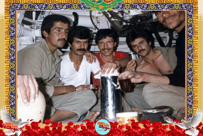 نفر وسط شهید علی‌اکبر بصیری