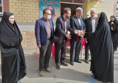 تجلیل از معلمان مدرسه شهید اخوان