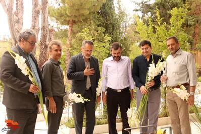 تجدید میثاق جمعی از کارکنان ادارات شاهرود و بسطام با آرمان‌های شهدا- بیست و سوم تیرماه ۱۴۰۴ گلزار شهدای شهرستان شاهرود