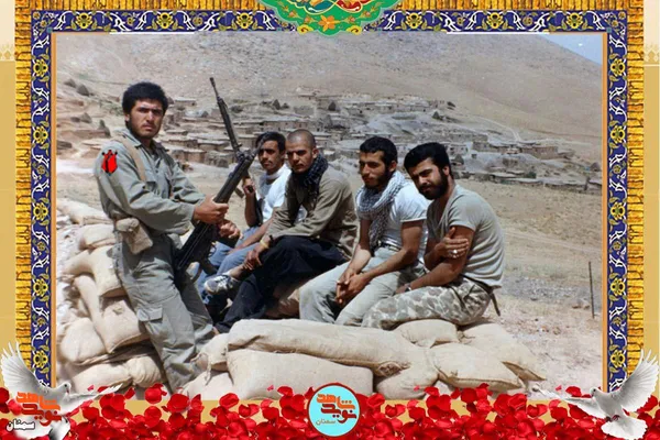 نفر اول از چپ شهید عباس صادقچه