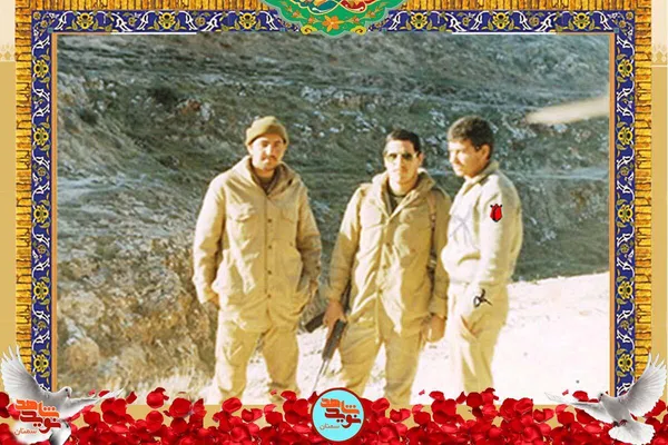 نفر سمت راست شهید حسین باباخانی