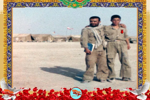 نفر سمت راست شهید حسین شفیع&zwnj;زاده