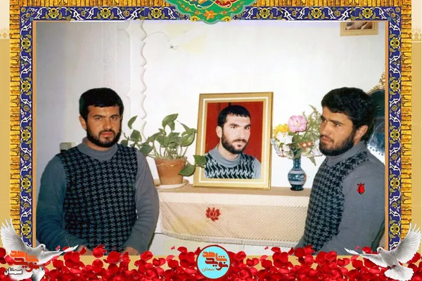 نفر سمت راست شهید حسین یحیی
