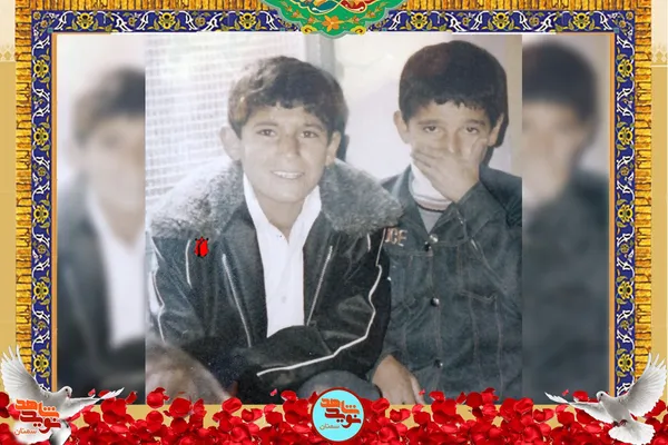 نفر سمت چپ شهید محمود امی