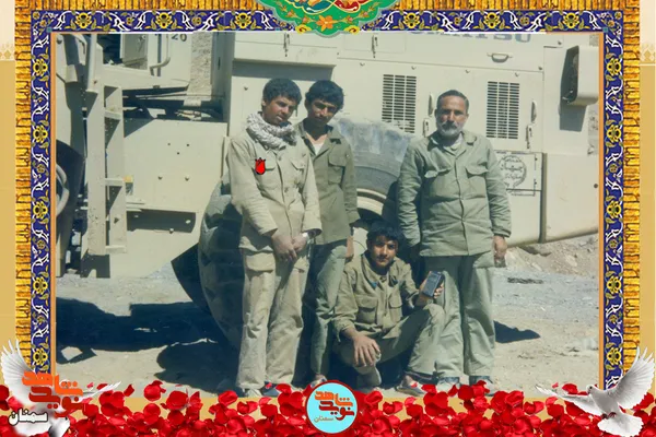 نفر اول ایستاده از چپ شهید مجید عالمیان