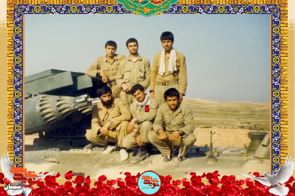 ردیف نشسته نفر وسط شهید مجید عالمیان
