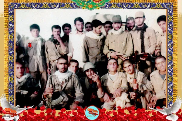ردیف ایستاده نفر اول از چپ شهید حسین شفیع&zwnj;زاده